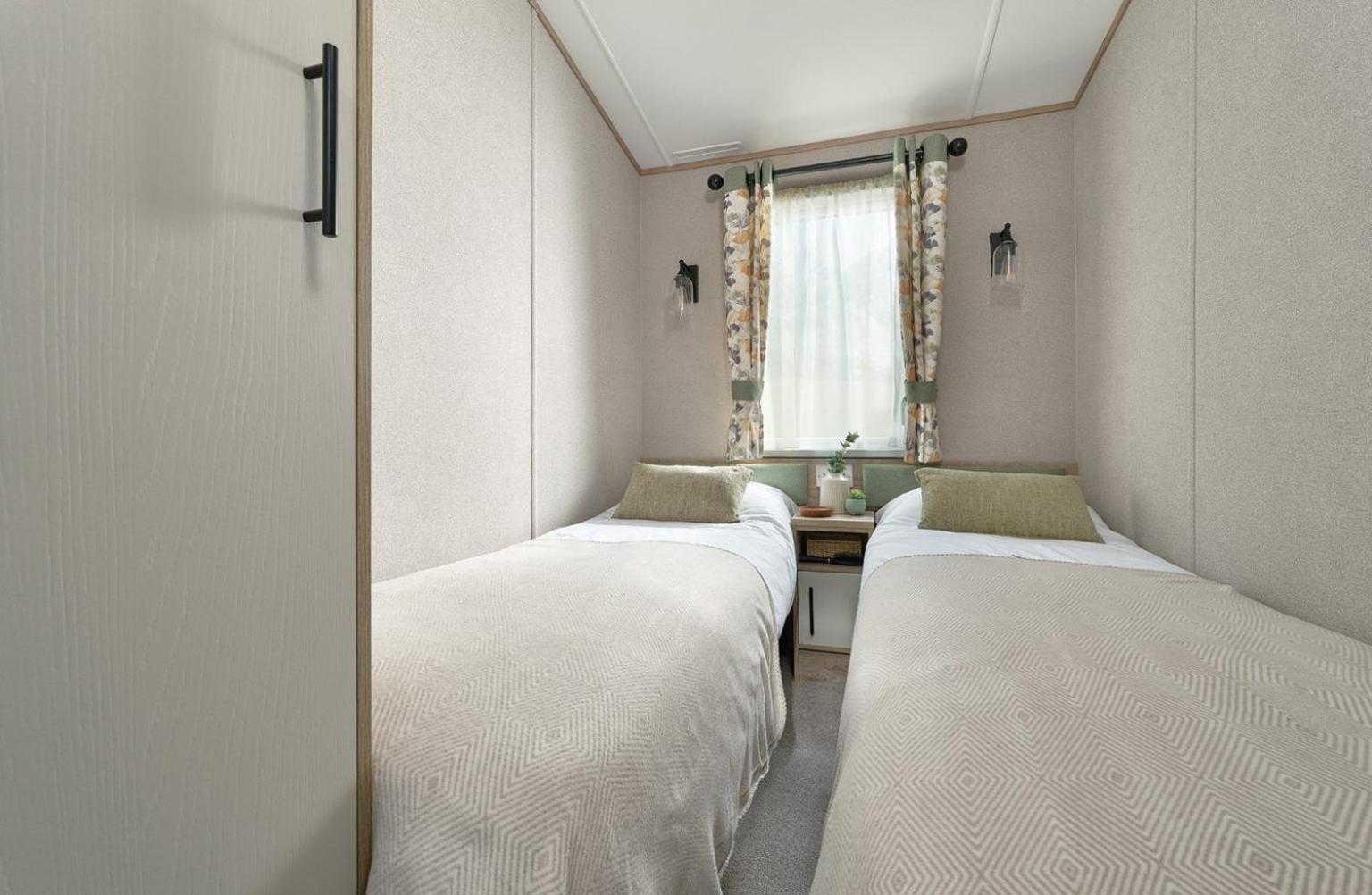 Emma'S Oasis 2-Bedroom Caravan At Durdle Door Sleeps 4 West Lulworth Exterior photo